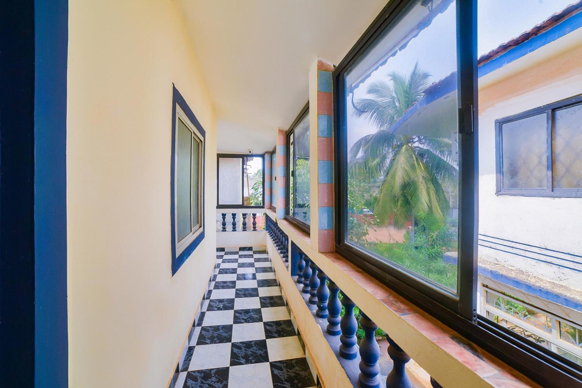 Oyo Royal Castle Near Baga Beach Ngoại thất bức ảnh