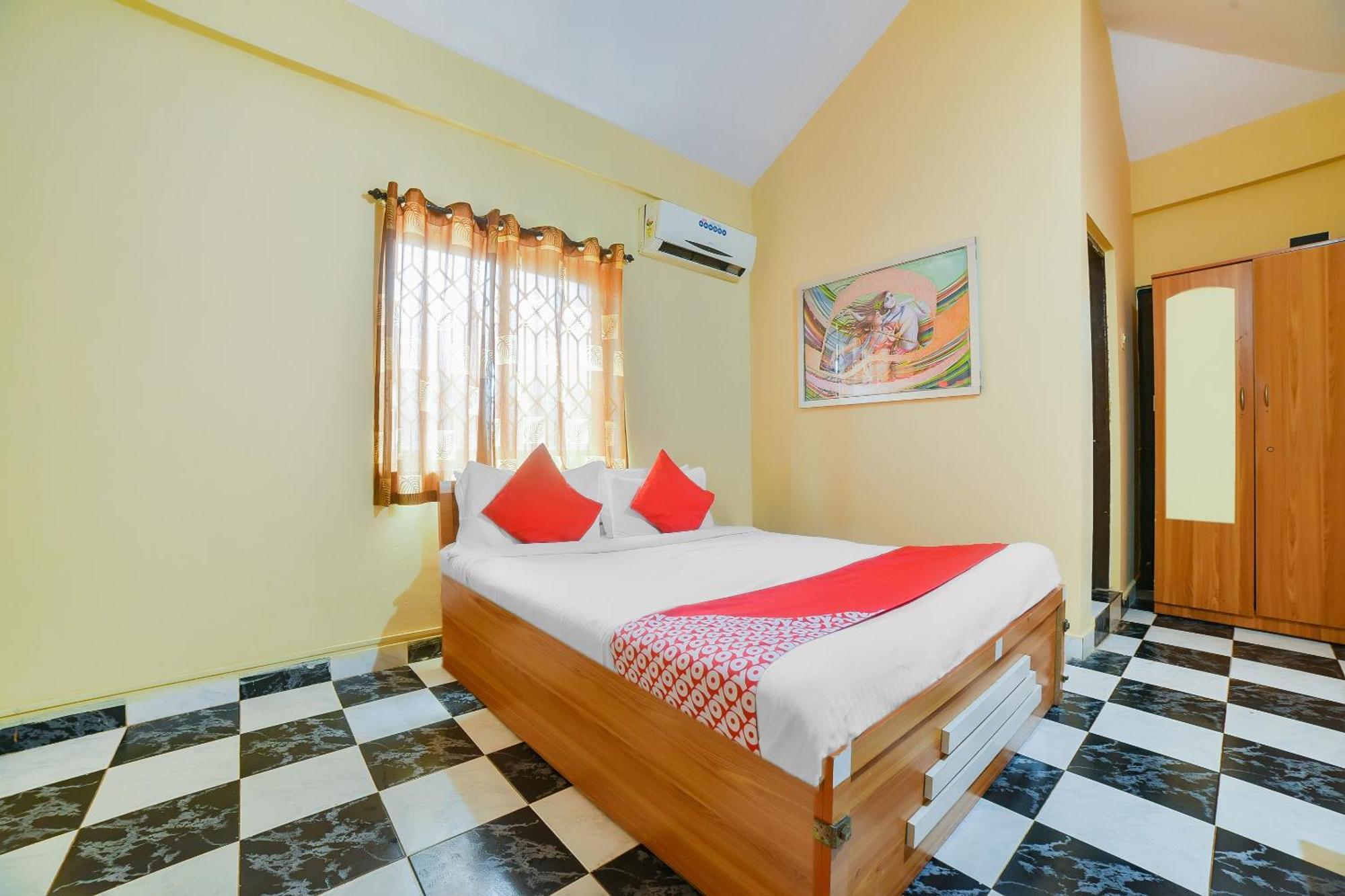 Oyo Royal Castle Near Baga Beach Ngoại thất bức ảnh