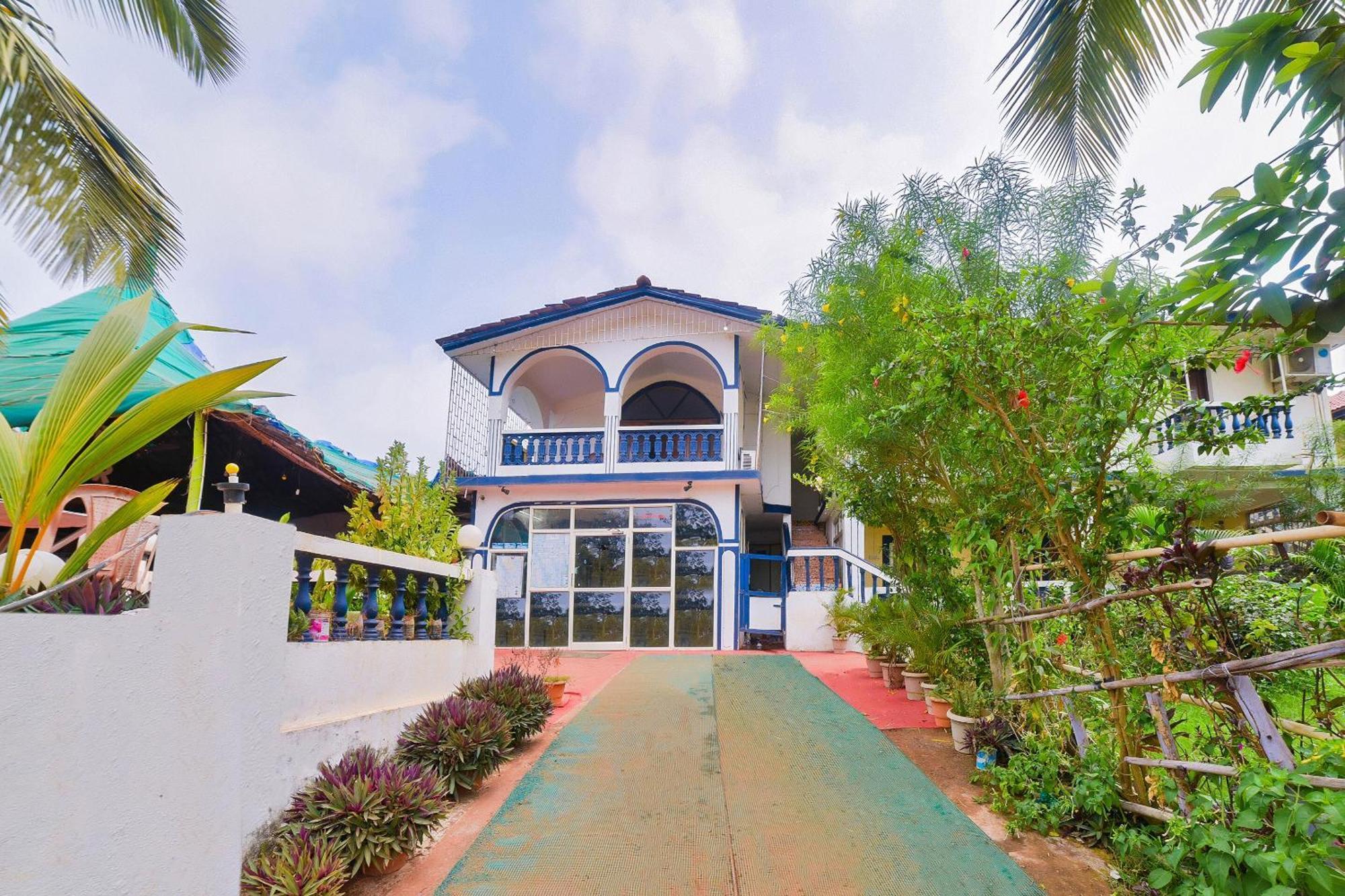 Oyo Royal Castle Near Baga Beach Ngoại thất bức ảnh